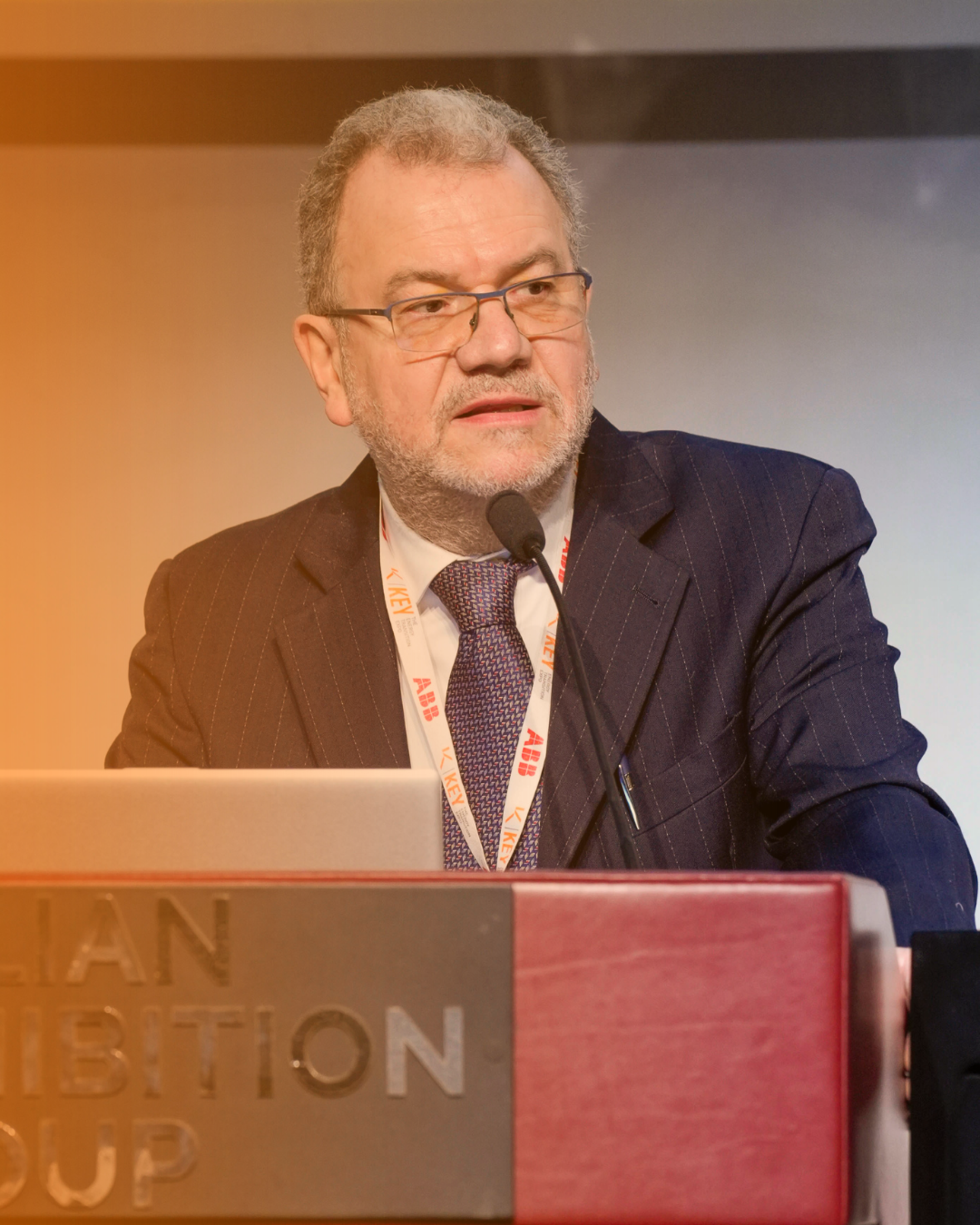 Paolo Viscontini, Founder and President of the ITALIA SOLARE association, speaks at the microphone